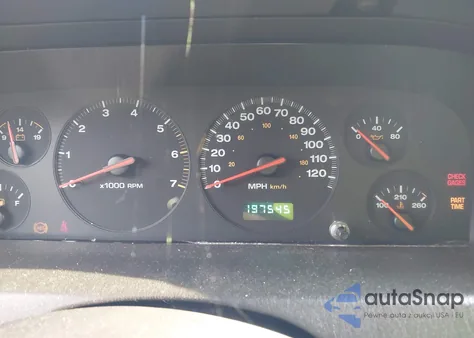 2001 Jeep Grand Cherokee Laredo z USA, uszkodzony, nr VIN 1J4GW48S81C647699